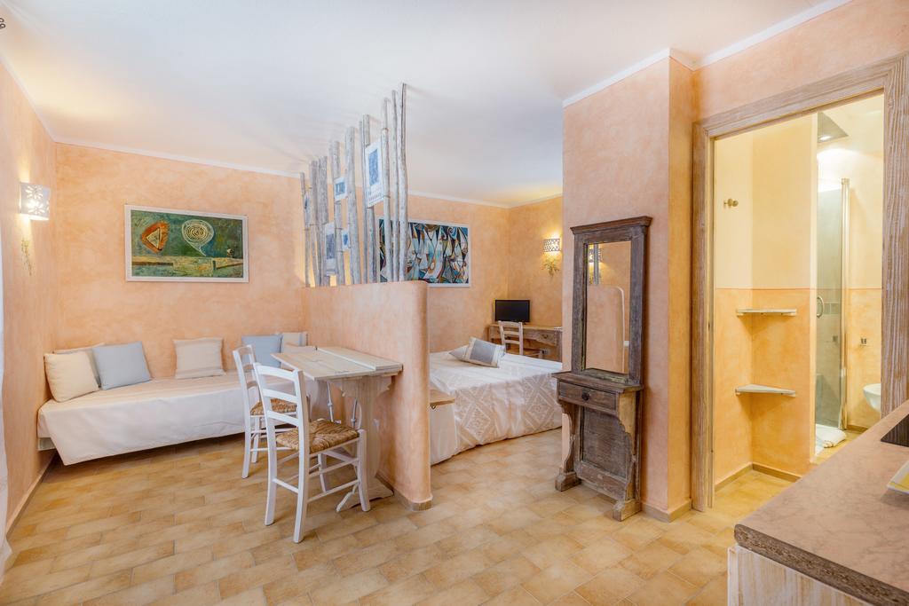 Palazzo Beddoro Leilighet San Pantaleo Eksteriør bilde