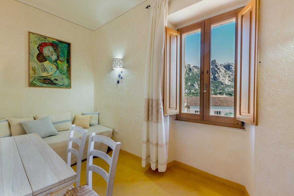 Palazzo Beddoro Leilighet San Pantaleo Eksteriør bilde