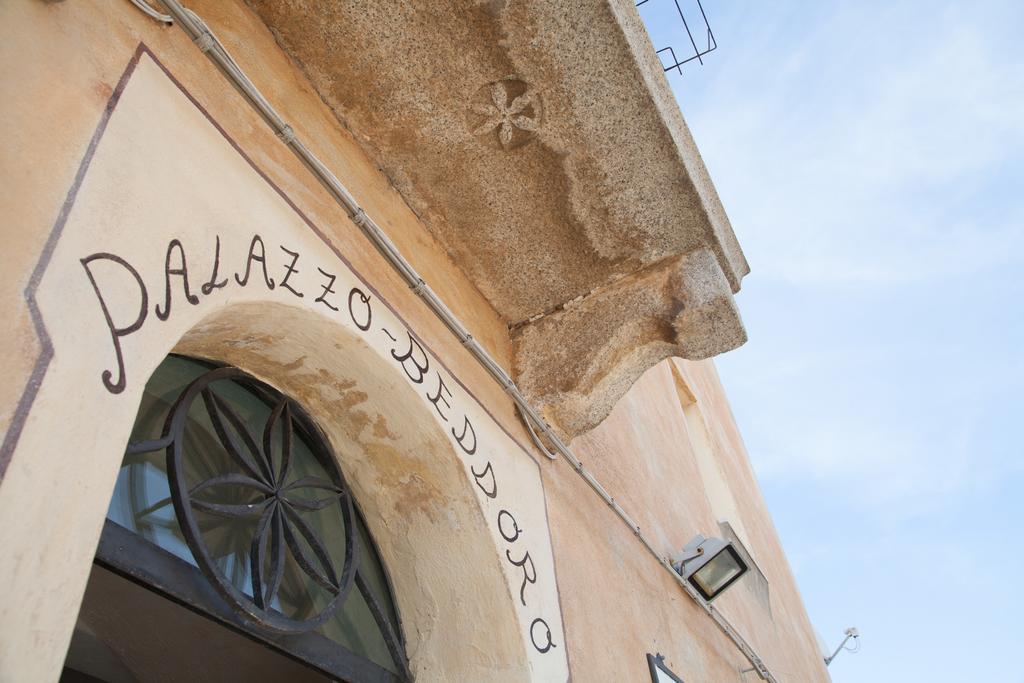 Palazzo Beddoro Leilighet San Pantaleo Eksteriør bilde